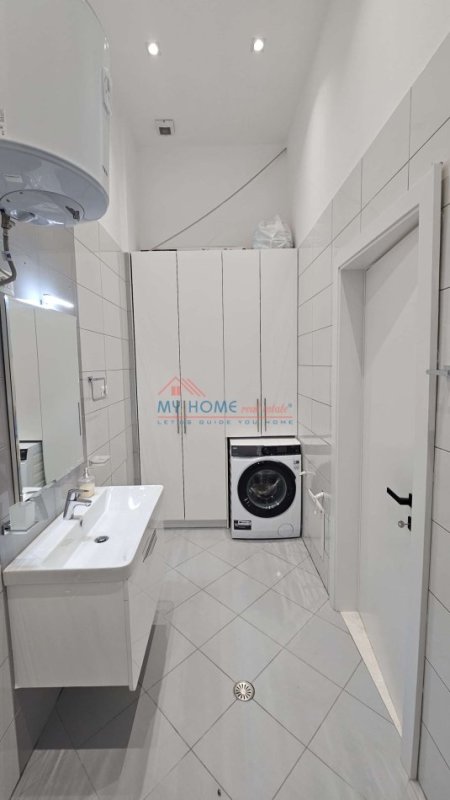 Tirane, shitet apartament 3+1+Ballkon Kati 1, 117 m² 320.000 € (Rruga Peti)