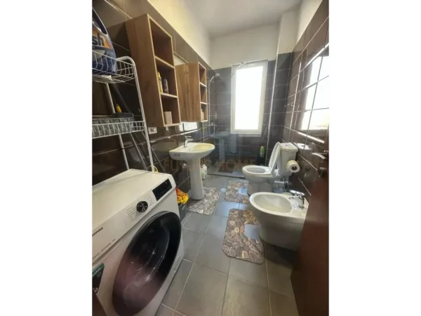 Tirane, jepet me qera ambjent biznesi Kati 0, 658 m² 6.000 € (Kodra e Diellit, Eleonora)