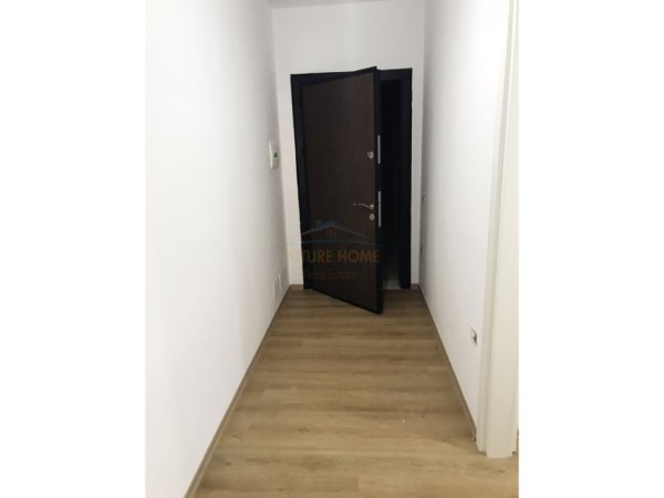 Tirane, jepet me qera apartament 2+1 Kati 6, 65 m² 650 € 