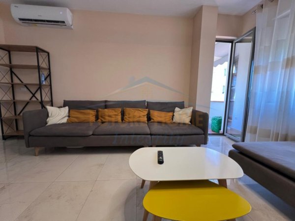 Tirane, jepet me qera apartament 2+1 Kati 3, 80 m² 650 € (RRUGA E DIBRES,SPITALET,KOMPLEKSI TOWER BRIDGE)