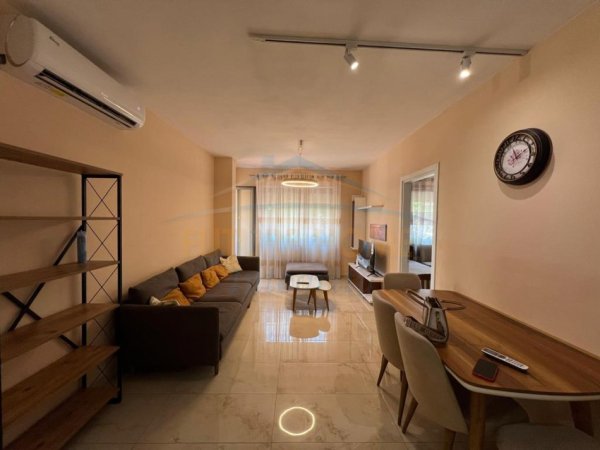 Tirane, jepet me qera apartament 2+1 Kati 3, 80 m² 650 € (RRUGA E DIBRES,SPITALET,KOMPLEKSI TOWER BRIDGE)