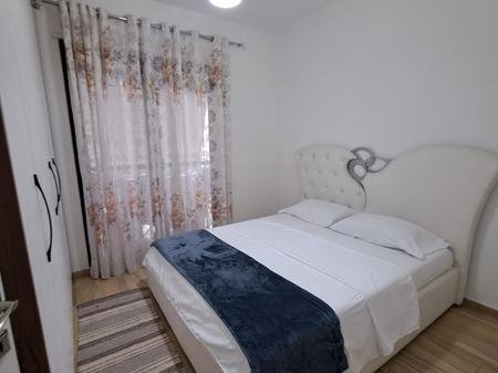 Tirane, jepet me qera apartament 2+1 Kati 1, 75 m² 700 € 