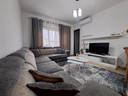Tirane, jepet me qera apartament 2+1 Kati 1, 75 m² 700 € 