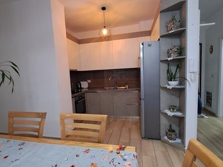Tirane, jepet me qera apartament 2+1 Kati 1, 75 m² 700 € 