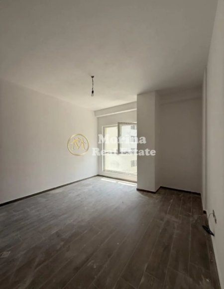 Tirane, jepet me qera ambjent biznesi Kati 3, 70 m² 400 € (Dritan Hoxha)