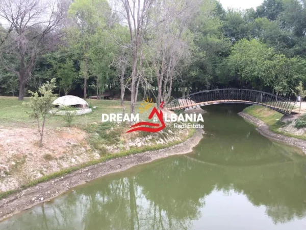 Lezhe, shitet toke , 4.950 m² 297.000 € (ne Ishull Lezhe ngjitur me Hotelin e Gjuetise)