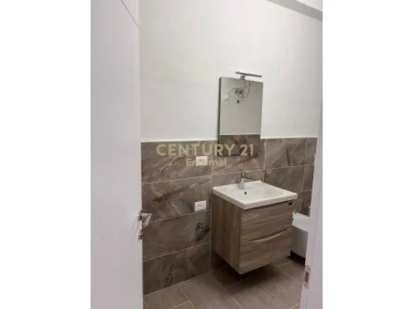 Tirane, jepet me qera apartament 1+1 Kati 2, 60 m² 550 € 