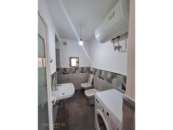 Tirane, jepet me qera apartament 2+1 Kati 1, 90 m² 700 € (RR. RIZA CEROVA)