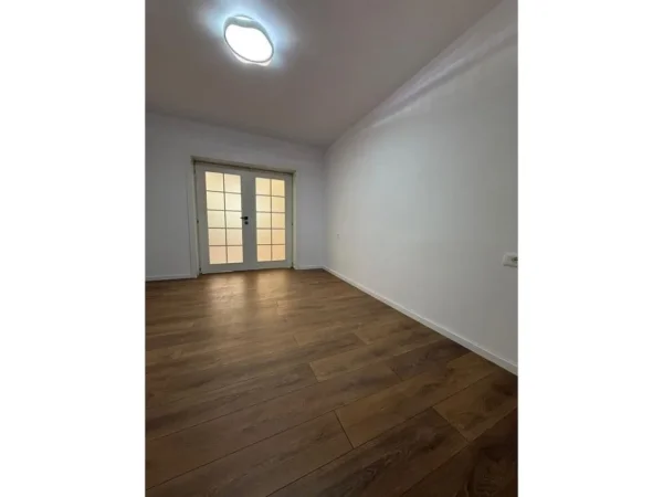 Tirane, shitet apartament 1+1 Kati 1, 46 m² 120.000 € (rruga elbasanit)