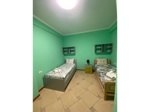 Tirane, jepet me qera apartament 1+1 Kati 2, 102 m² 750 € (TEK K. HALILI)