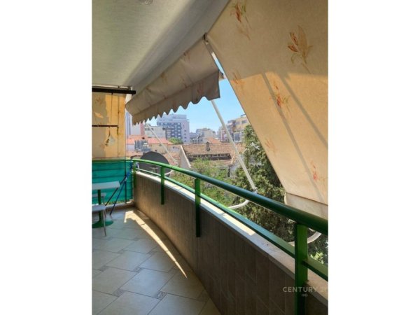 Tirane, jepet me qera apartament 1+1 Kati 2, 102 m² 750 € (TEK K. HALILI)