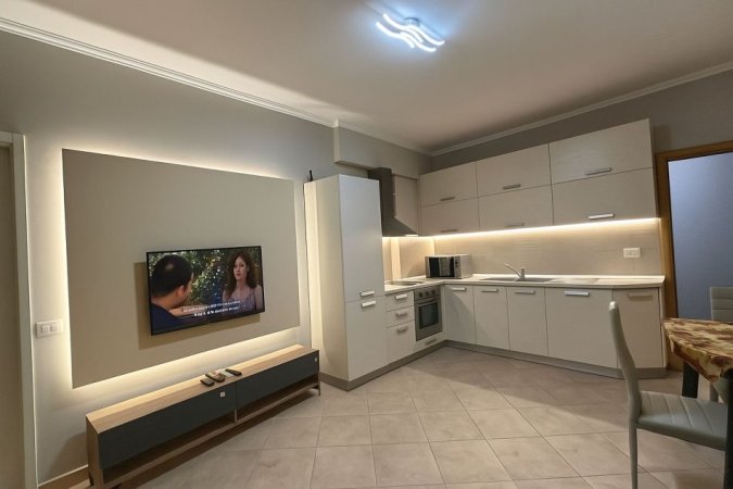 Tirane, jepet me qera apartament 2+1+Ballkon Kati 4, 88 m² 770 € (Rr.Kongresi Manastirit)