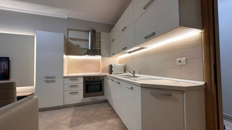Tirane, jepet me qera apartament 2+1+Ballkon Kati 4, 88 m² 770 € (Rr.Kongresi Manastirit)