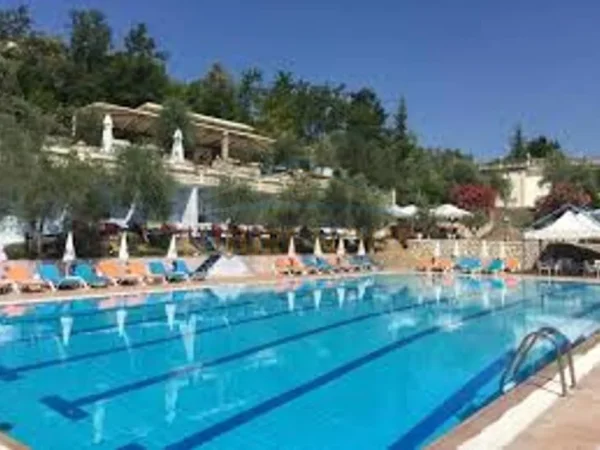 Tirane, shitet ambjent biznesi , 6.200 m² (TEG)