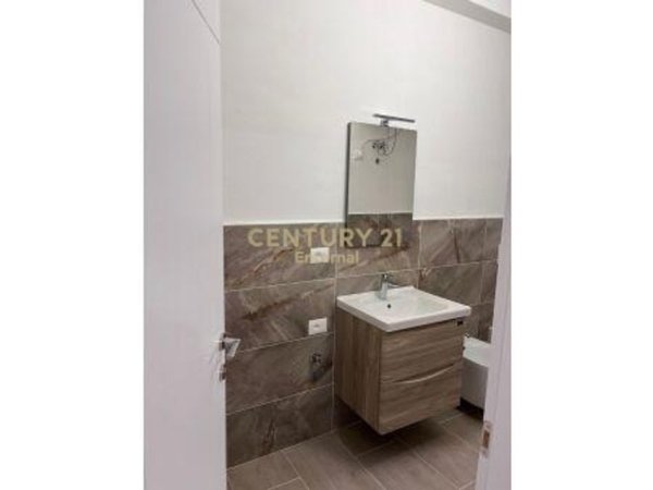 Tirane, jepet me qera apartament 1+1 Kati 2, 65 m² 550 € (Rruga Margarita Tutulani)