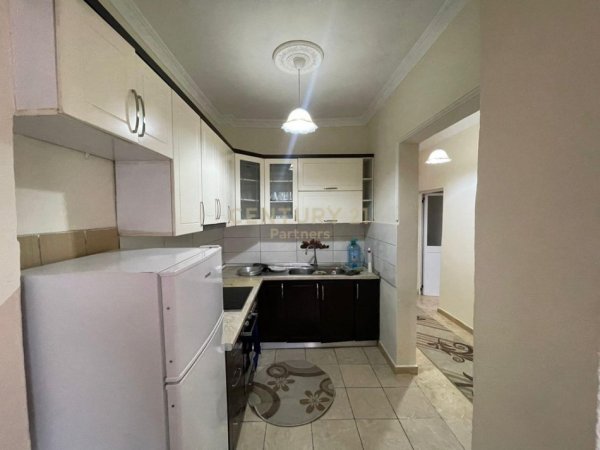Tirane, jepet me qera apartament 1+1 Kati 1, 60 m² 300 € (Rruga Llazi Niho)