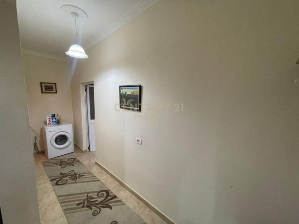 Tirane, jepet me qera apartament 1+1 Kati 1, 60 m² 300 € (Rruga Llazi Niho)
