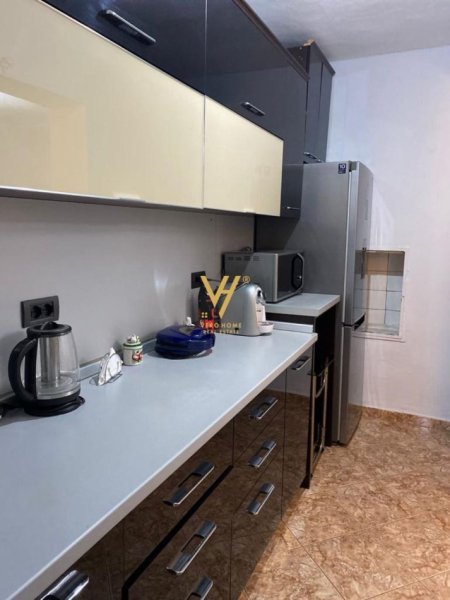 Tirane, jepet me qera apartament 2+1+Ballkon Kati 3, 80 m² 550 € (TE XHAMIA E TABAKEVE)