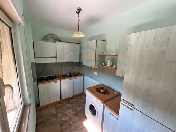 Tirane, jepet me qera Kati 6, 115 m² 600 € (Rruga Fortuzi, Tirane)