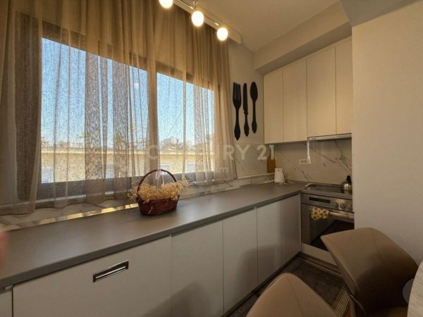 Tirane, jepet me qera apartament 1+1 Kati 3, 50 m² 500 € (21)