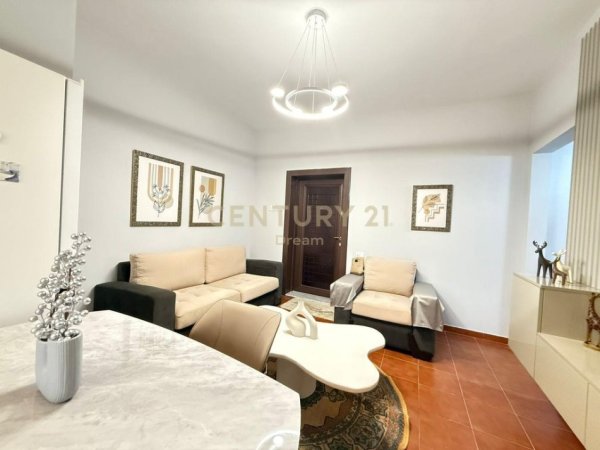 Tirane, jepet me qera apartament 1+1 Kati 3, 50 m² 500 € (21)