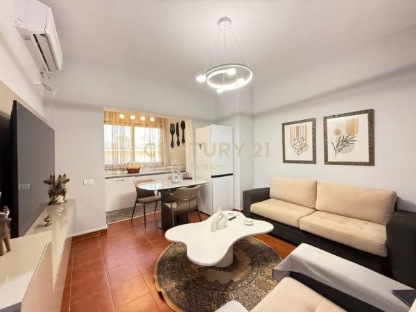 Tirane, jepet me qera apartament 1+1 Kati 3, 50 m² 500 € (21)