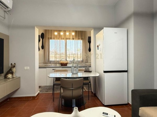 Tirane, jepet me qera apartament 1+1 Kati 3, 50 m² 500 € (21)