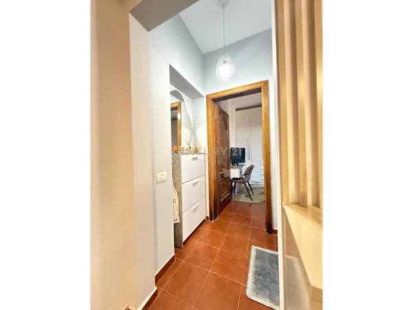 Tirane, jepet me qera apartament 1+1 Kati 3, 50 m² 500 € (21)