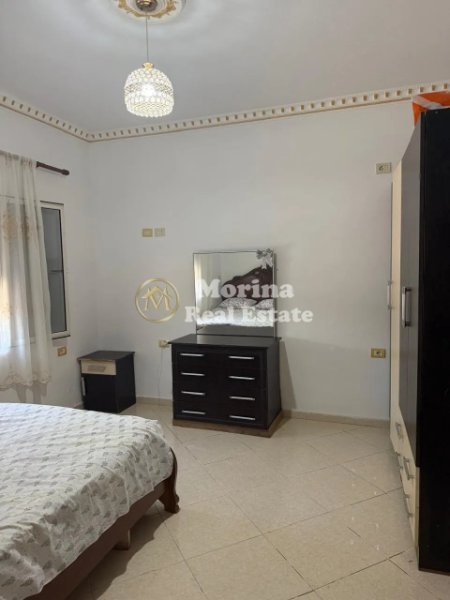 Tirane, jepet me qera apartament 2+1 Kati 1, 120 m² 300 € (Laprake)