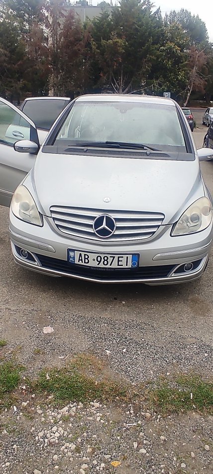 Tirane, shes makine Bclass Benzin+Gaz, automatik Kondicioner 300 km 3.500 €