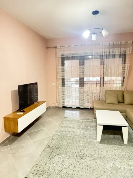 Tirane, jepet me qera apartament 1+1 , 500 € (Green City)