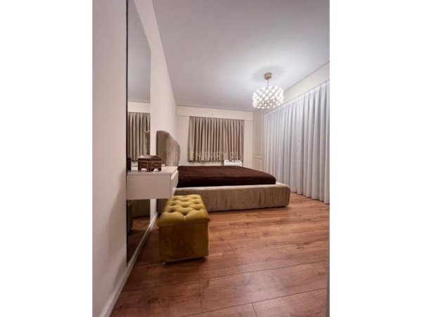 Tirane, jepet me qera apartament 2+1 Kati 8, 108 m² 1.000 € (KOMPLEKSI STAR)