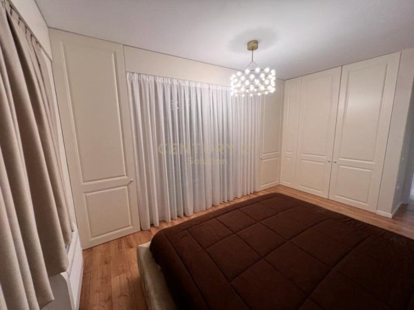 Tirane, jepet me qera apartament 2+1 Kati 8, 108 m² 1.000 € (KOMPLEKSI STAR)