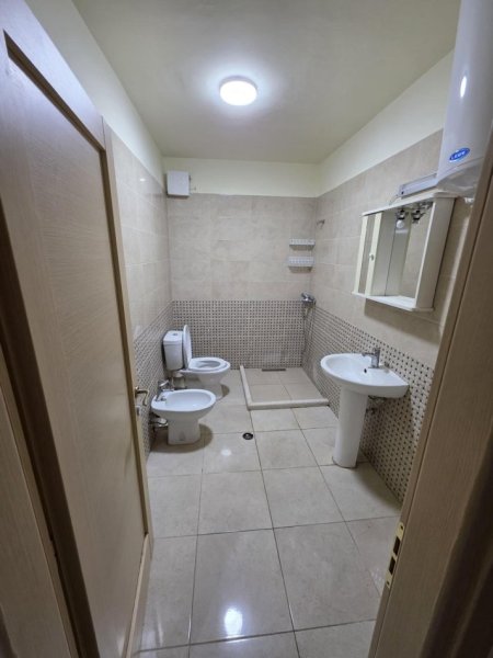 Tirane, SHITET SUPER APARTAMENT 3+1 PRANË KOPSHTIT BOTANIK, TIRANË Kati 2, 124 m² 245.000 € ( SHITET SUPER APARTAMENT 3+1 PRANË KOPSHTIT BOTANIK, TIRANË)