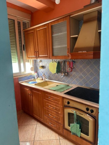 Durres, shitet apartament 2+1+Ballkon Kati 2, 100 m² (Vila e Zogut)