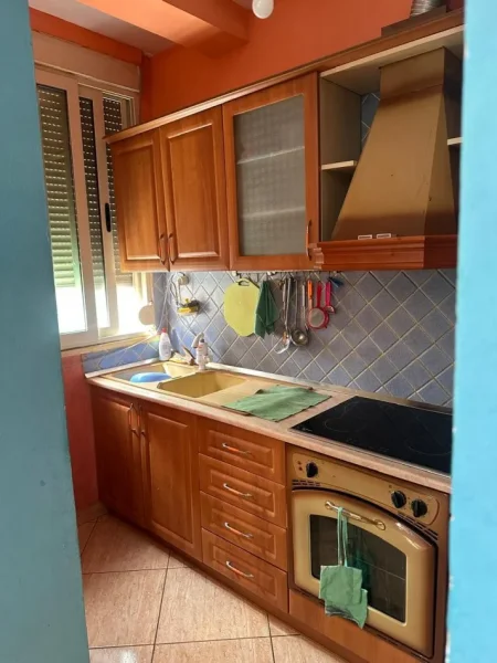 Durres, shitet apartament 2+1+Ballkon Kati 2, 100 m² (Vila e Zogut)