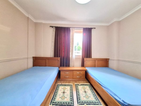 Tirane, jepet me qera apartament 1+1+Ballkon Kati 1, 130 m² (550 €)  (Rruga e Elbasanit Fakulteti ekonomik)