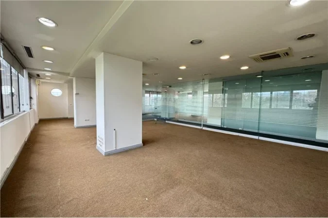 Tirane, jepet me qera zyre Kati 3, 265 m² 2.500 € (Zogu i ZI)