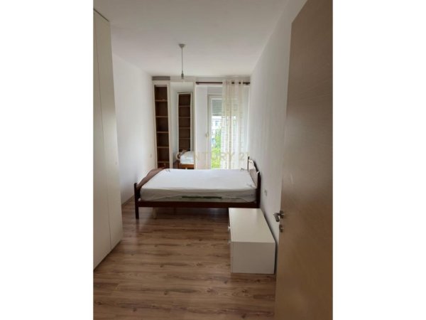 Tirane, jepet me qera apartament 2+1 Kati 3, 84 m² 500 € 