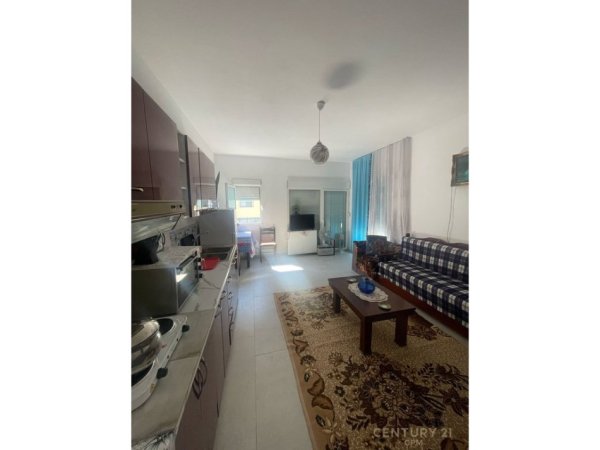 Tirane, jepet me qera apartament 2+1 Kati 4, 60 m² 400 € (Oxhaku)