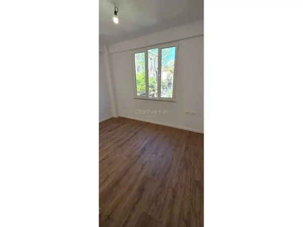 Tirane, shitet apartament 1+1 , 5 m² 110.000 € (Rruga Muhamed Gjollesha)