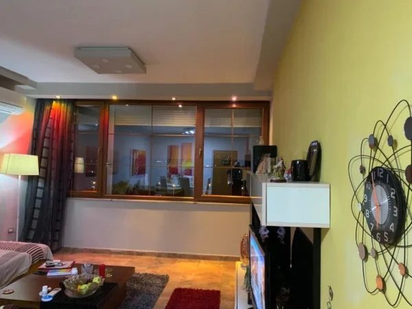 SHITET APARTAMENT 3+1+2  PRANE RRUGES SE DIBRES   150.000 €