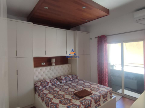Tirane, jepet me qera apartament 2+1+Ballkon Kati 3, 73 m² 600 € (ISH UZINA DINAMO)