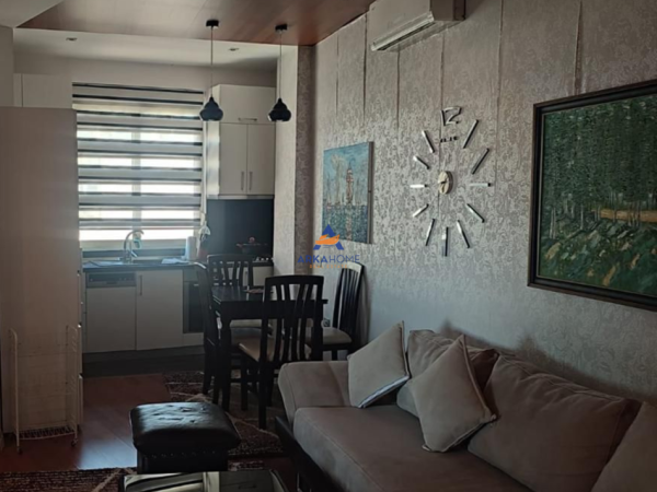 Tirane, jepet me qera apartament 2+1+Ballkon Kati 3, 73 m² 600 € (ISH UZINA DINAMO)