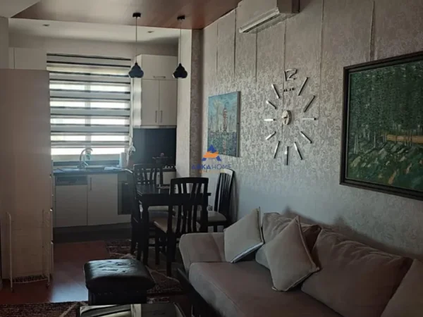 Tirane, jepet me qera apartament 2+1+Ballkon Kati 3, 73 m² 600 € (ISH UZINA DINAMO)