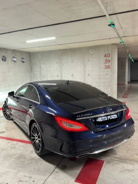 Tirane, shes makine Mercedes CLS Amg 4 matic Nafte, blu e errët automatik 150 km 20.500 €