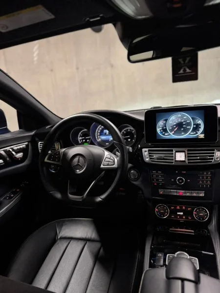 Tirane, shes makine Mercedes CLS Amg 4 matic Nafte, blu e errët automatik 150 km 20.500 €