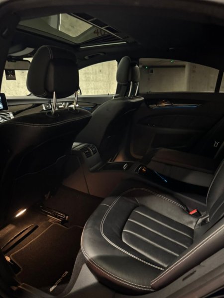 Tirane, shes makine Mercedes CLS Amg 4 matic Nafte, blu e errët automatik 150 km 20.500 €