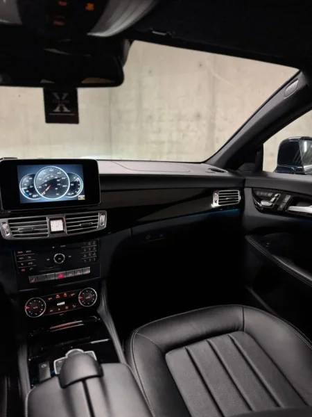 Tirane, shes makine Mercedes CLS Amg 4 matic Nafte, blu e errët automatik 150 km 20.500 €