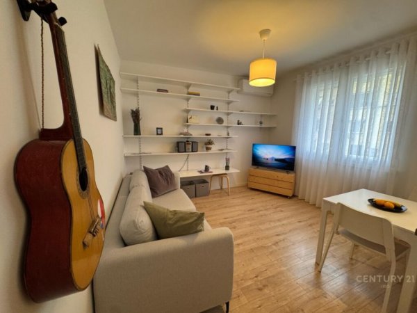 Tirane, jepet me qera apartament 1+1+Aneks+Ballkon Kati 4, 58 m² 650 € 